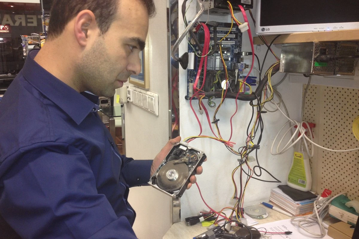 Datenrettung - Experte bei der Arbeit